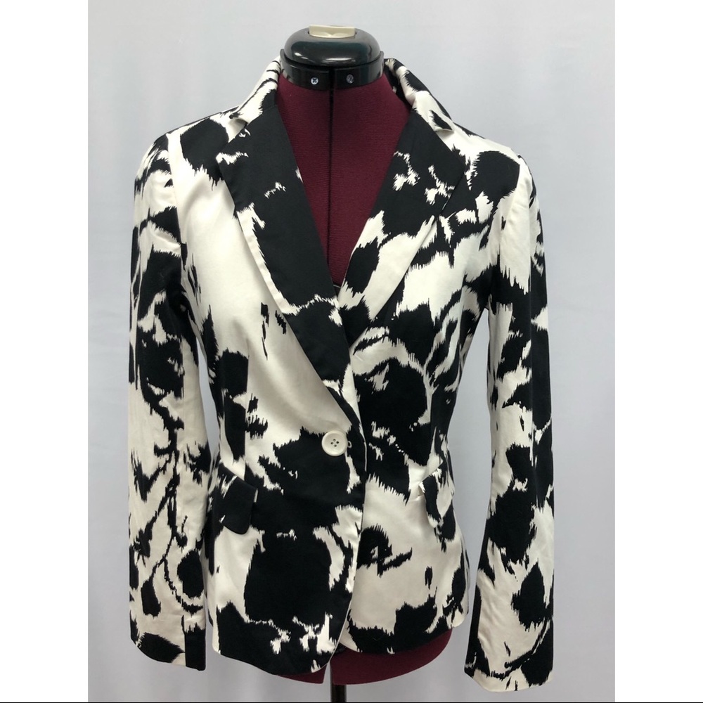 Black and off-white animal print/abstract blazer